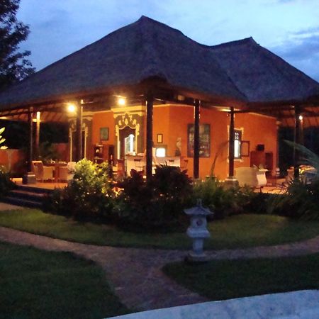 Villa Bali Pondok Jepang 罗威那 外观 照片
