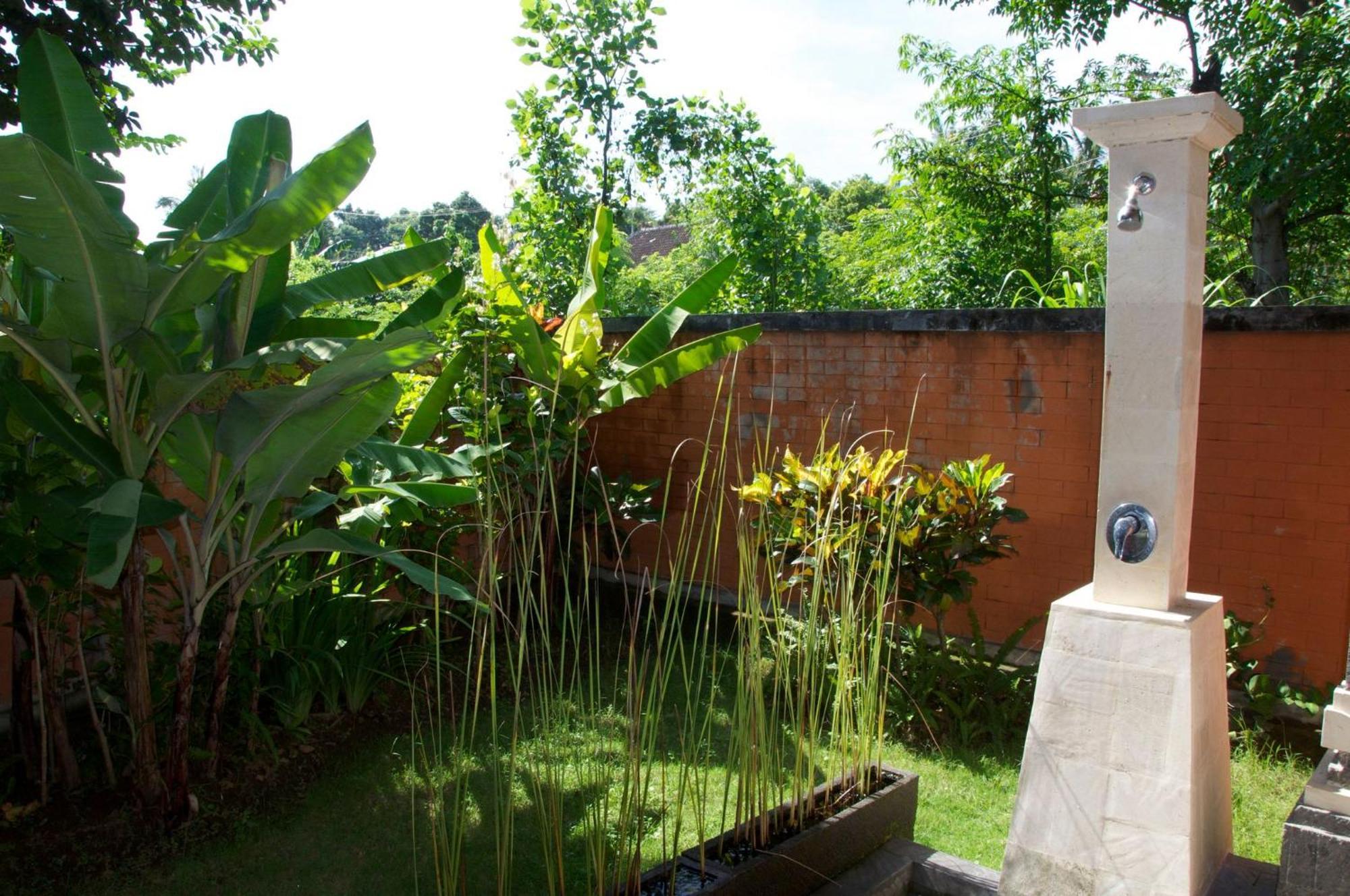 Villa Bali Pondok Jepang 罗威那 外观 照片